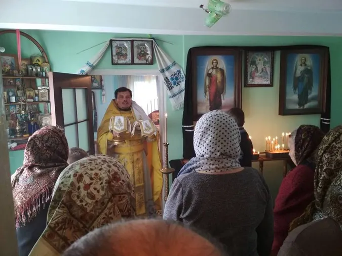 У селах на Волині віряни УПЦ (МП) моляться у хатах (фото)