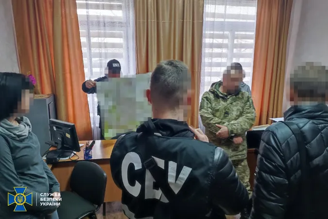 Затримали прикордонника, який намагався «злити» росіянам інформацію про охорону північних рубежів України (фото)