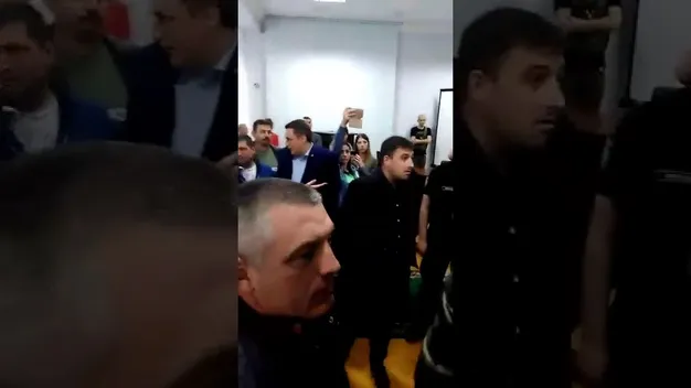 У Луцьку учасники АТО заблокували сесійну залу (відео)