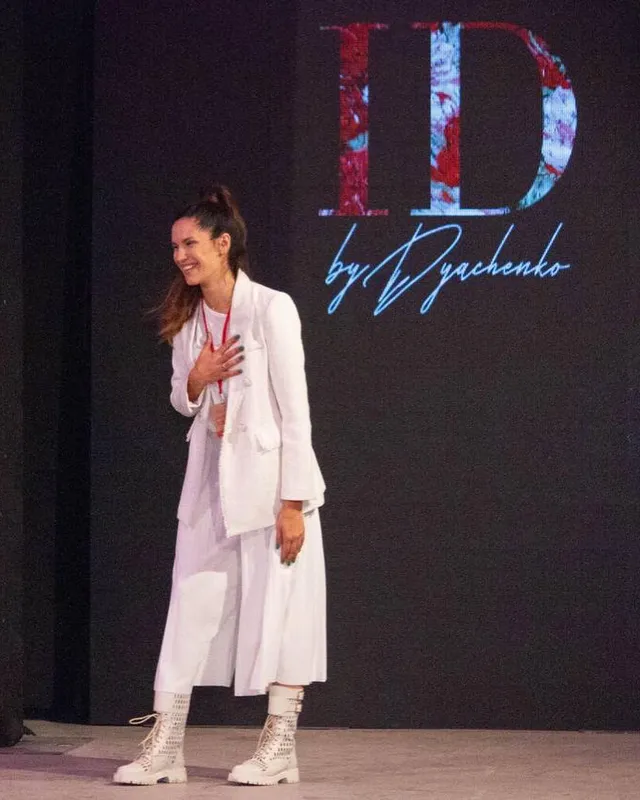 Луцька дизайнерка презентувала на Lviv Fashion Week свої сукні й хустки (фото)