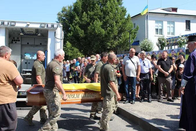 У Рожищі попрощалися із Миколою Катеринюком, який понад рік був безвісти зниклим (фото)