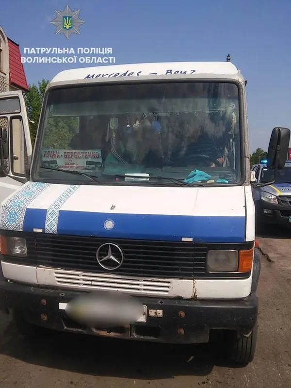 Телефонні розмови і переповнені маршрутки: чим «грішать» волинські перевізники (фото)
