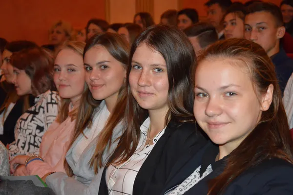 «Наркомани довго не живуть», – луцькі школярі побували на антинаркотичному ток-шоу (фоторепортаж)