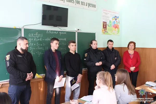 Підлітки отримали подяки за порятунок лучанина від самогубства (фото)