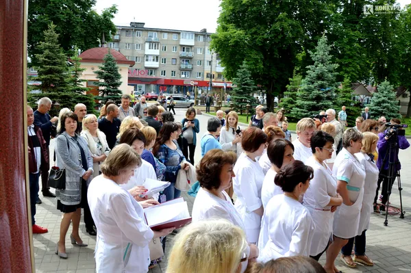 У Луцьку з’явилася «Алея життя», висаджена людьми з донорськими органами (фото)