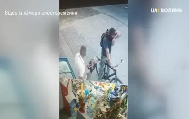 У Боратині чоловік вдарив 5-річного хлопчика (відео)