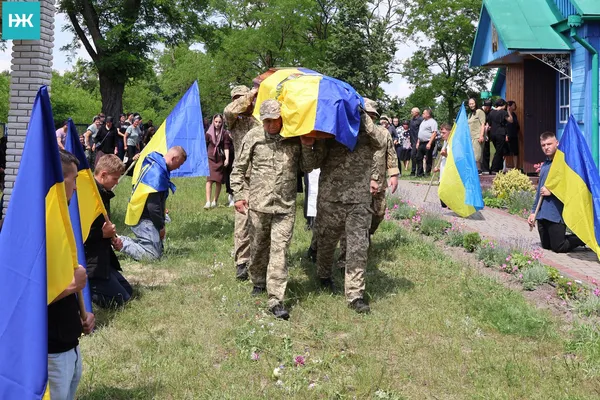 Вважався зниклим понад рік: на Волині попрощалися з воїном Василем Душенком (фото)