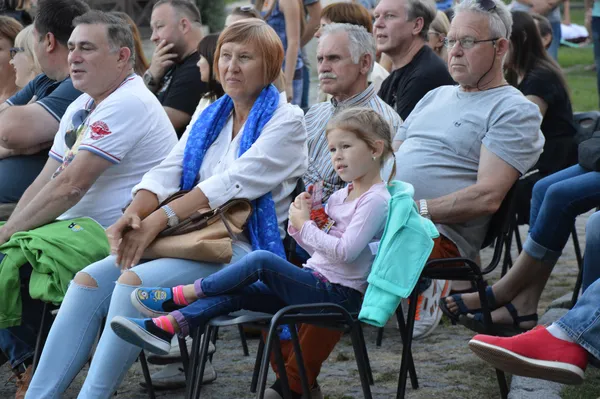 Маленька поціновувачка якісної музики