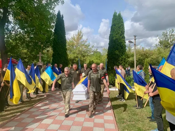 Загинув понад два роки тому: Волинь попрощалася із захисником Миколою Андрощуком (фото)