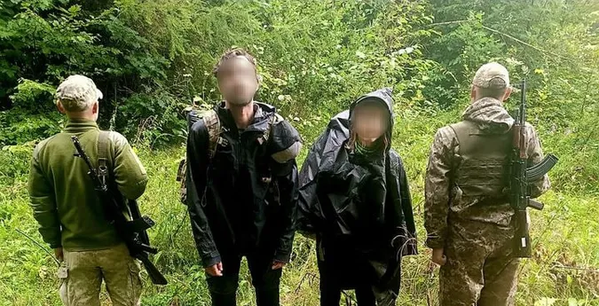Стужицькі прикордонники «надибали» у горах заблукалих іноземців