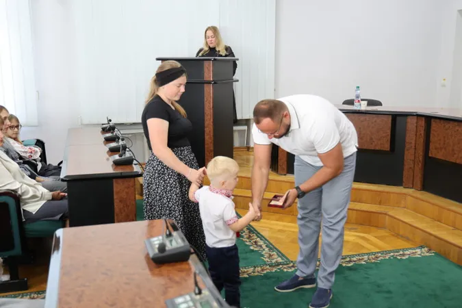 «Вірю, що ця кров пролита не даремно»: у Луцьку 10 воїнів отримали нагороди посмертно