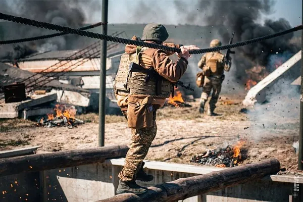 Дим, вогонь і перешкоди: як навчають луцьких нацгвардійців (фото)