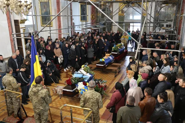 У Луцьку Бориса Кулеша, Віталія Сардачука та Віталія Чубелюка провели в останню дорогу (фото)