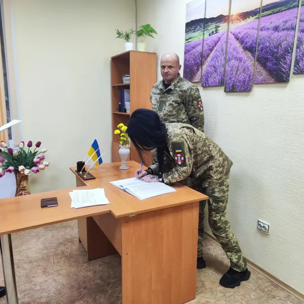 Кохання сильніше за війну: на Донеччині вийшла заміж бойова медикиня з Волині (фото)