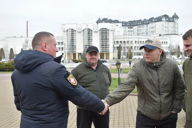 У Луцьку військовим передали всюдиходи Iveco (фото)