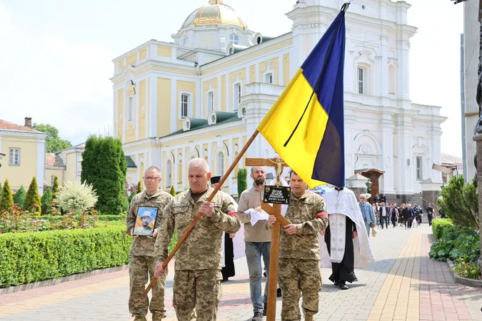 Загинув на Донеччині: у Луцьку попрощались із Валерієм Ткачуком (фото)