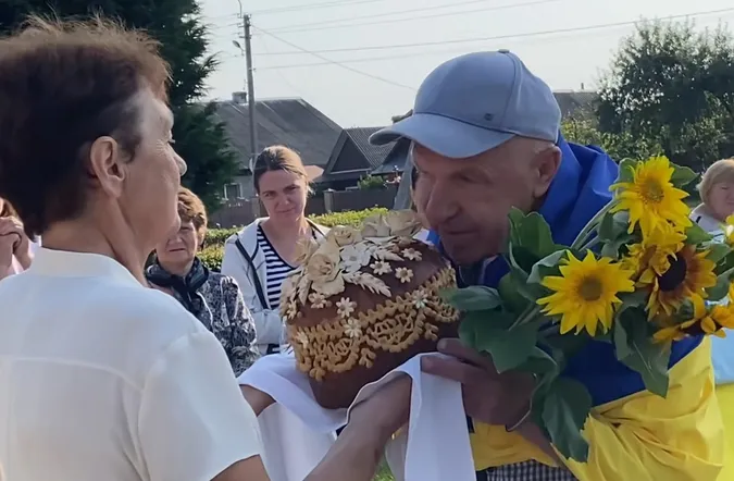 Зустрічали всім селом: на Волинь з полону повернувся Андрій Романюк (відео)