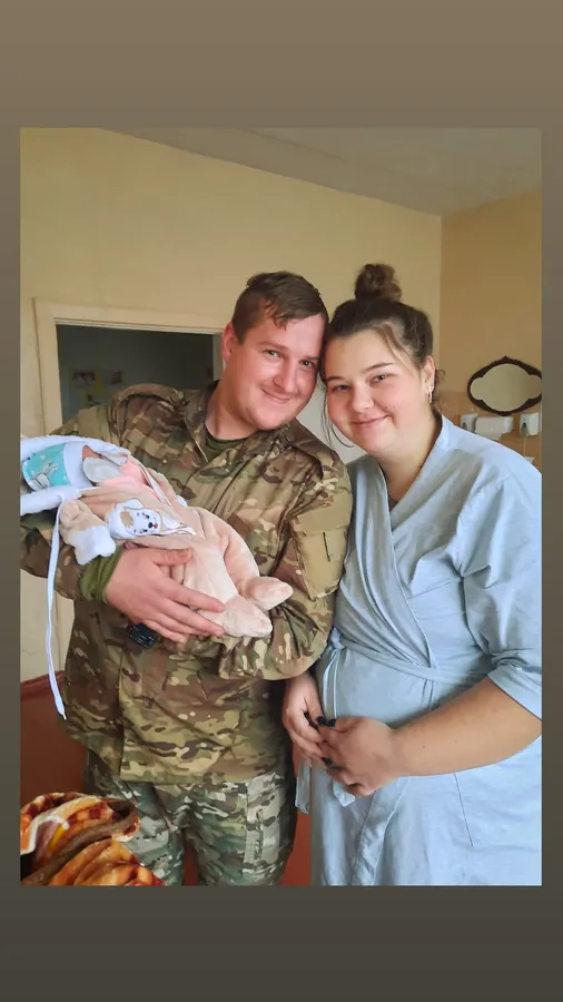 Волинський захисник зустрівся з новонародженою донькою (фото, відео)