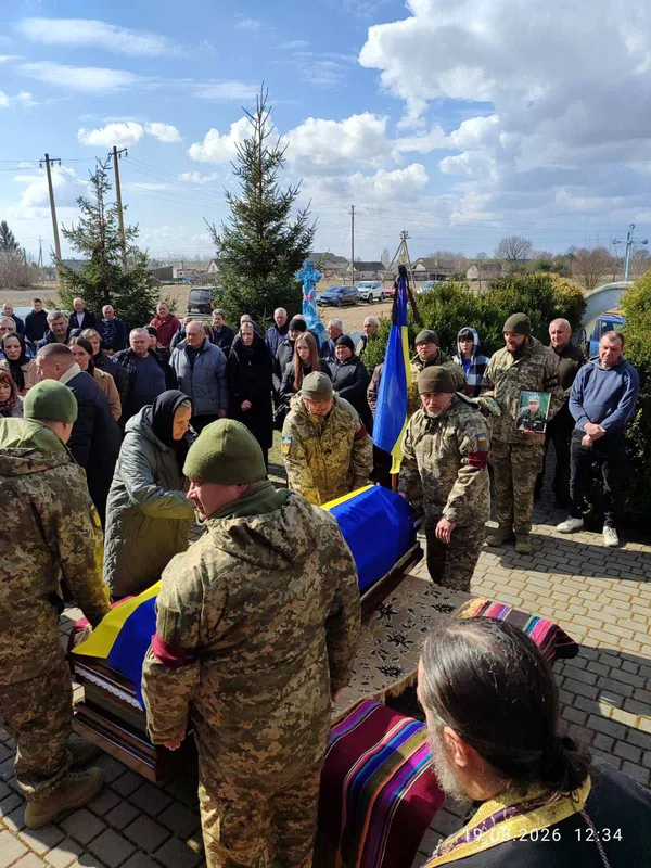 Дві громади у жалобі: на Волині в останню дорогу провели захисника Андрія Гудика (фото)