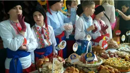 У луцькій гімназії відбувся благодійний ярмарок – збирали гроші для онкохворих дітей (фото, відео)