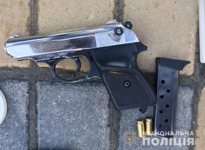 У Луцьку затримали озброєного наркоторговця (фото)