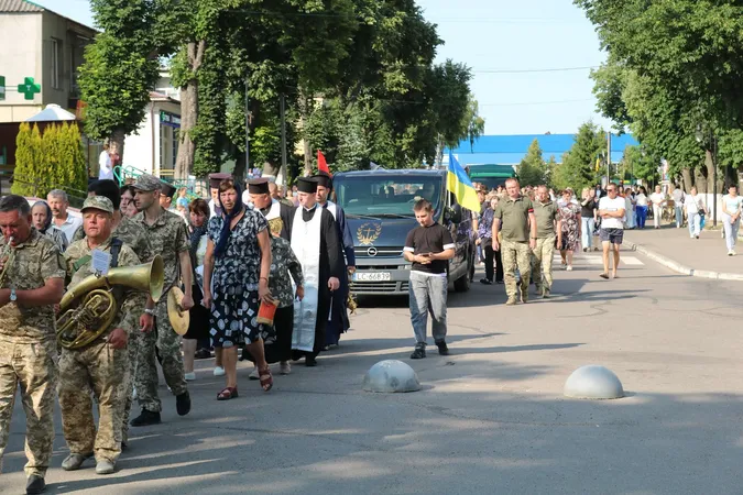 На Волині провели в останню земну дорогу Захисника Ігоря Андрійчука (фото)
