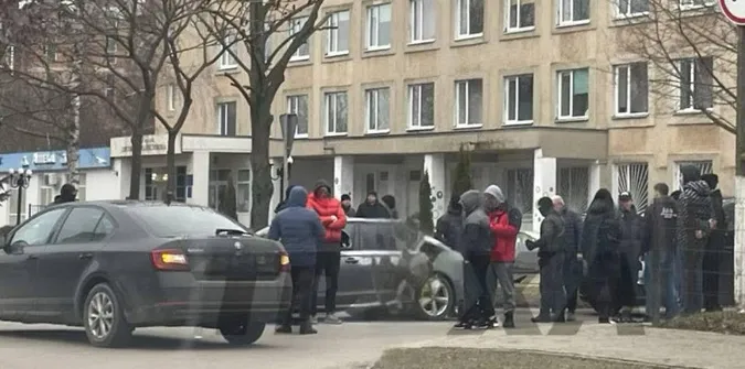 Переправляв людей за кордон: у Луцьку затримали працівника патрульної поліції, – ЗМІ