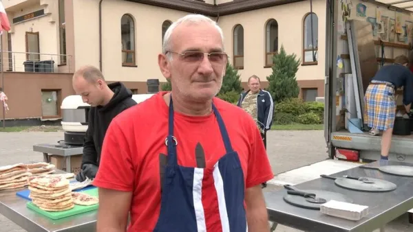 До Луцька приїхали піца-мобілі: смакотою пригощали переселенців (фото, відео)