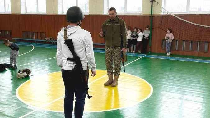 Волинянин після звільнення з військової служби став вчителем «Захисту України»