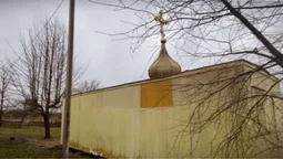 На Волині священники УПЦ «МП» встановили на контейнер купол і назвали це церквою (відео)