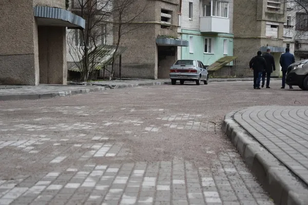 У Луцьку завершують ремонт дворів і доріг (фото)