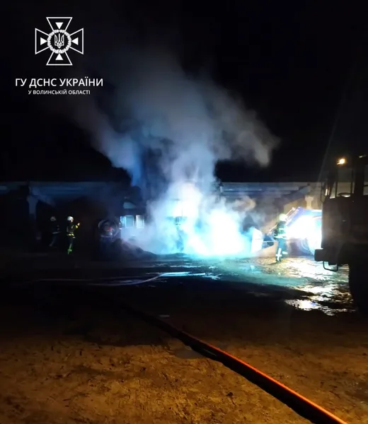 На Волині вночі горіла зерносушарка (фото)