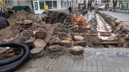 У Луцьку артефакти «валяються» просто під ногами (відео)
