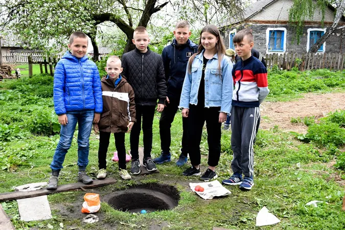 «Більярд» крашанками або прадавній «бейблейд»: як на Великдень розважаються волиняни (відео)