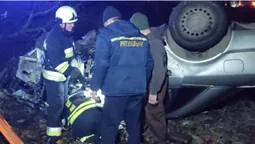 Тіло з авто дістали рятувальники: деталі смертельної ДТП у Луцькому районі (фото)