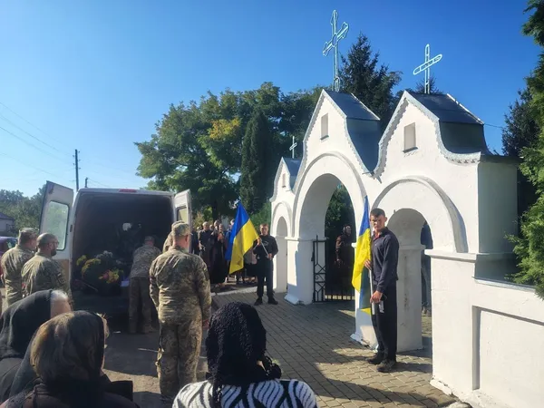На Волині провели в останню дорогу 29-річного захисника Дмитра Різника (фото)