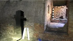Археологи розчищують підземні кімнати, знайдені в соборі Святої Трійці в Луцьку (фото)