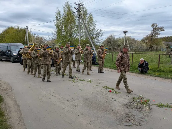 У Іваничах віддали останню шану загиблому Герою Віктору Гошку (фото)