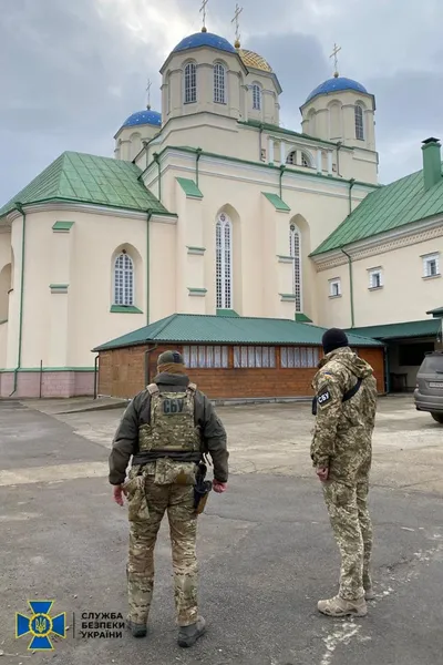 СБУ знайшла у єпархіях УПЦ «МП» російські триколори та колишні склади окупантів (фото, відео)