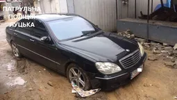 У Луцьку водій на "євробляхах" в'їхав у павільйон і втік (фото)