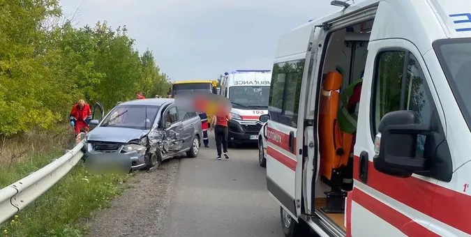 Виїхала на «зустрічку»: у ДТП на Волині травмувалися п'ятеро, серед них – діти (фото)