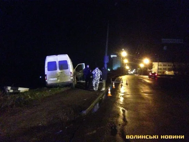 У Луцьку п'яний водій ледь не влетів у Стир (ВІДЕО)