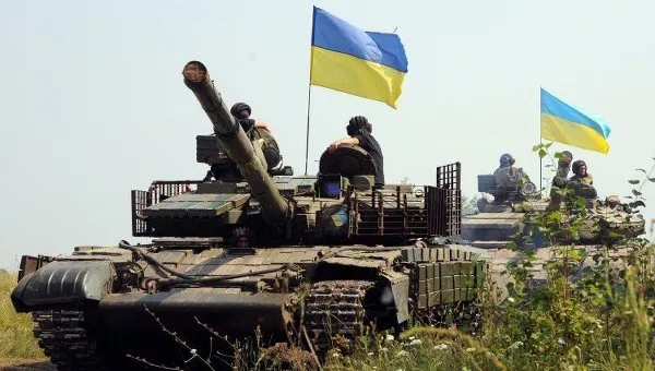 На Херсонщині росіяни під українськими прапрами обстрілюють села
