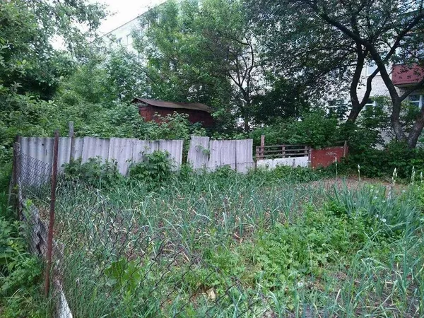 У луцьких дворах «знесли» жахливі паркани (фото)