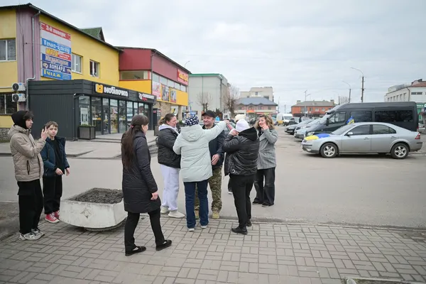 На рідну землю після полону повернувся волинянин Василь Луцик (фото)