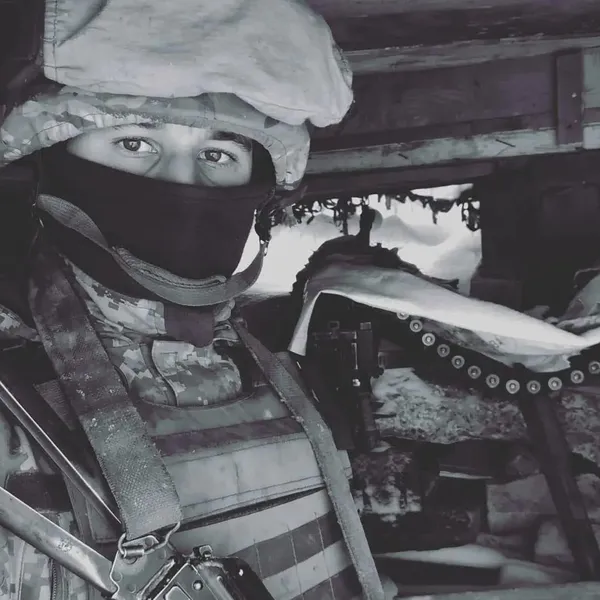 Воює та виготовляє меблі: захисник з Волині розповів, як не відкладає життя на потім (фото)