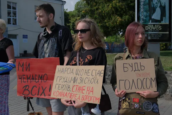У Володимирі влаштували автопробіг та мирну акцію на підтримку полонених і зниклих безвісти (фото)