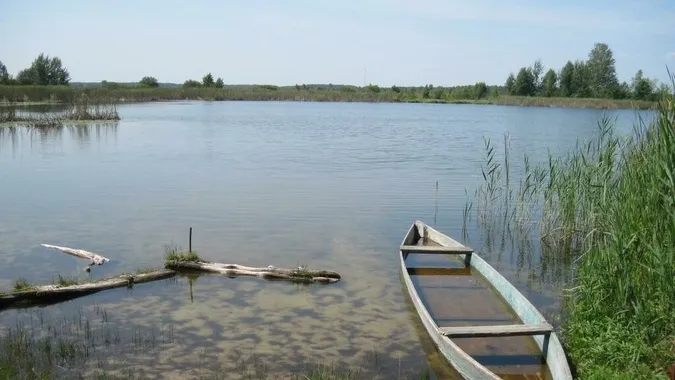 Має таємні підземні ходи до інших озер: яку загадку приховує унікальна водойма на Волині (фото)