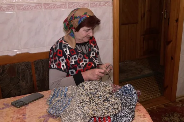 Тетяна Павлович каже: коли в'яже шкарпетки на передову, менше думає про небезпеку.
