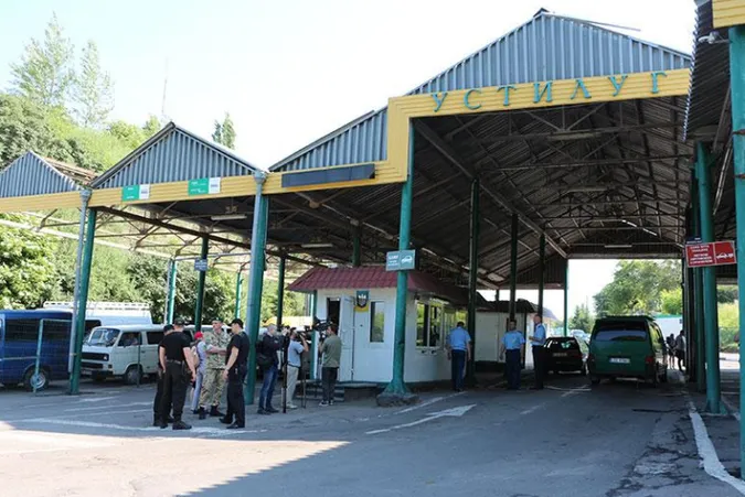 Черги і сміття: українці назвали проблеми пунктів пропуску на Волині